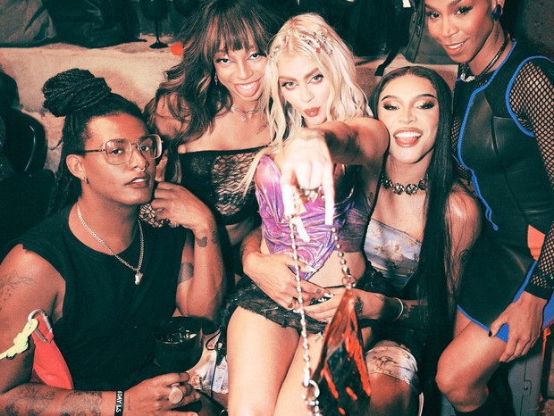 Luísa Sonza mostra cliques de aniversário com famosas (Foto: Instagram)