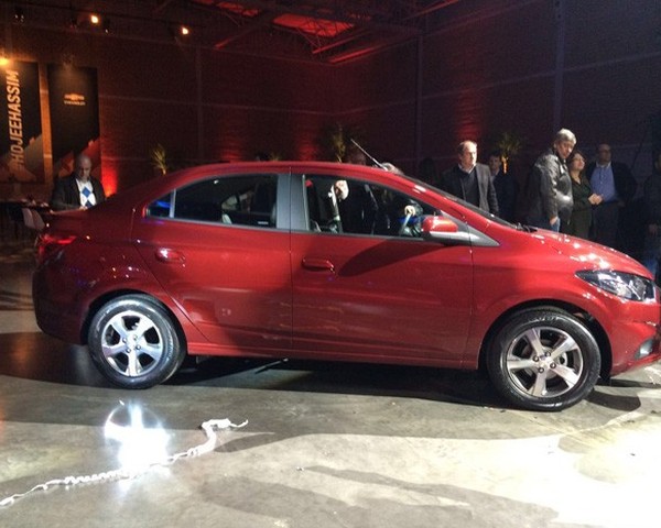 Chevrolet Onix rebaixado vermelho