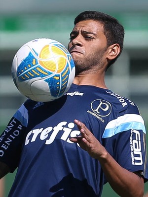 De olho no mata-mata, Oswaldo observa evolução de Cleiton Xavier