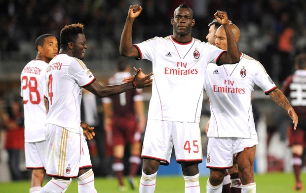 Balotelli comemora gol do milan contra o Torino (Foto: Agência Reuters) Balotelli comemora gol do milan contra o Torino (Foto: Agência Reuters)