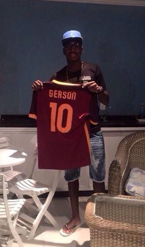 Gerson camisa roma (Foto: Reprodução / Facebook )