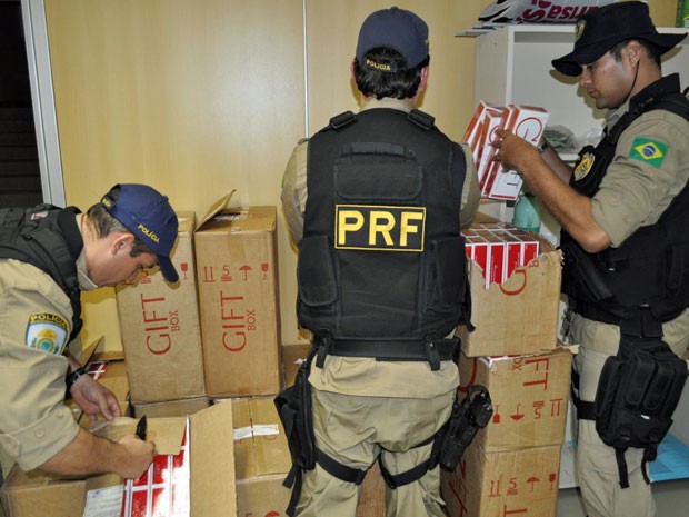 Maços foram comprados no Paraguai ao custo de R$ 5 mil (Foto: Divulgação / PRF)
