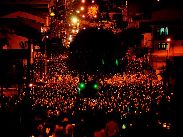 Procissão do Fogaréu em Serrinha reúne milhares de pessoas (Foto: Rita Barreto/Secretaria de Turismo de Serrinha)