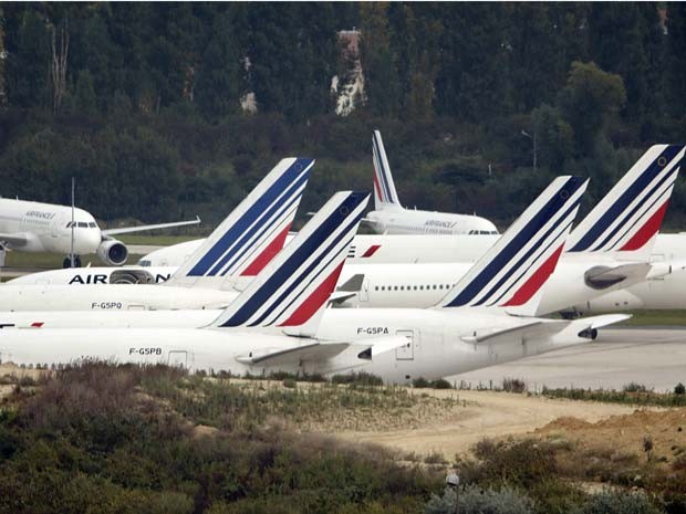 Alguns aviões da Air France ficaram estacionados no Aeroporto Internacional Charles de Gaulle, perto de Paris, nesta quarta (17) (Foto: REUTERS/Charles Platiau) Alguns aviões da Air France ficaram estacionados no Aeroporto Internacional Charles de Gaulle, perto de Paris, nesta quarta (17) (Foto: REUTERS/Charles Platiau)