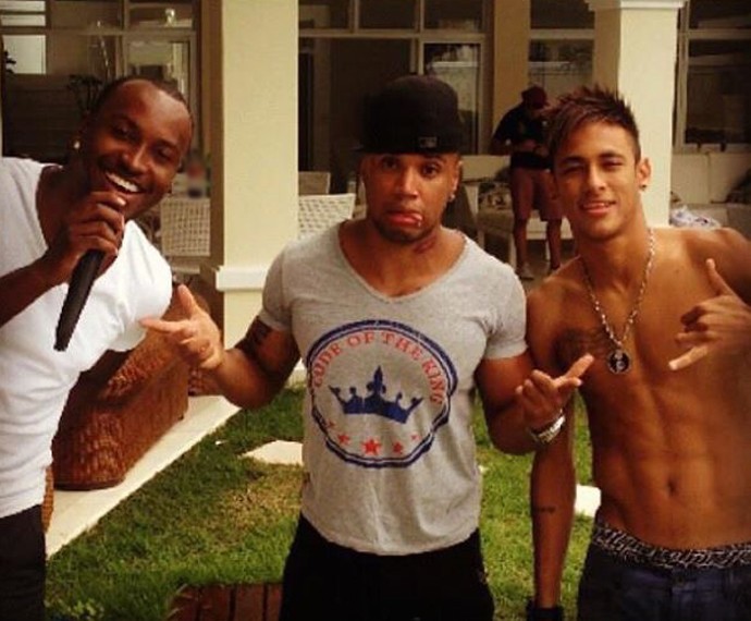 Cantor Xanndy com Thiaguinho e o craque Neymar (Foto: Arquivo pessoal)