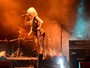 Taylor Momsen faz dança sensual em apresentação no Rio