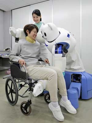 A máquina de olhos grandes tem características de um urso polar, mas é delicada com seus pacientes. (Foto: Jiji Press / AFP Photo)