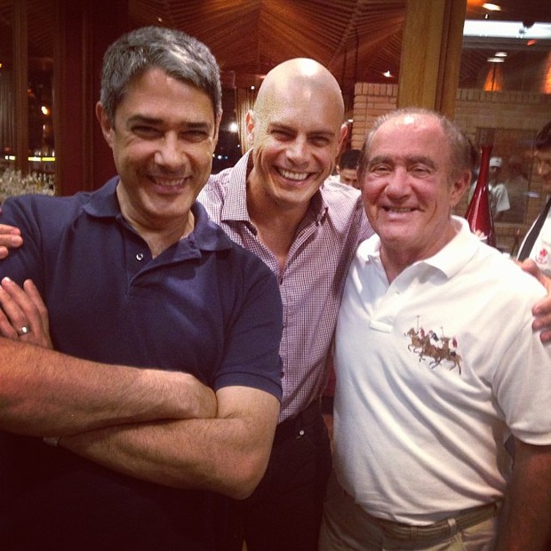 William Bonner, Luigi Baricelli e Renato Aragão em restaurante no Rio (Foto: Instagram/ Reprodução)