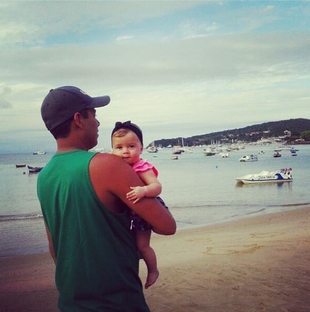 Filha de Debby Lagranha, Maria Eduarda, e pai (Foto: Instagram / Reprodução)