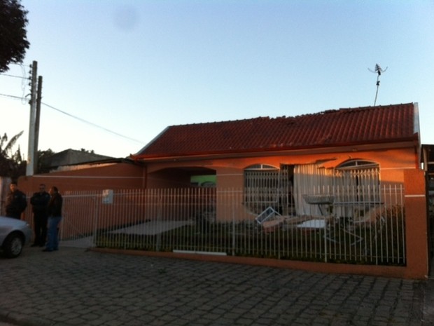 Residência fica no bairro Capão Raso, em Curitiba (Foto: Andressa Almeida/RPC TV)