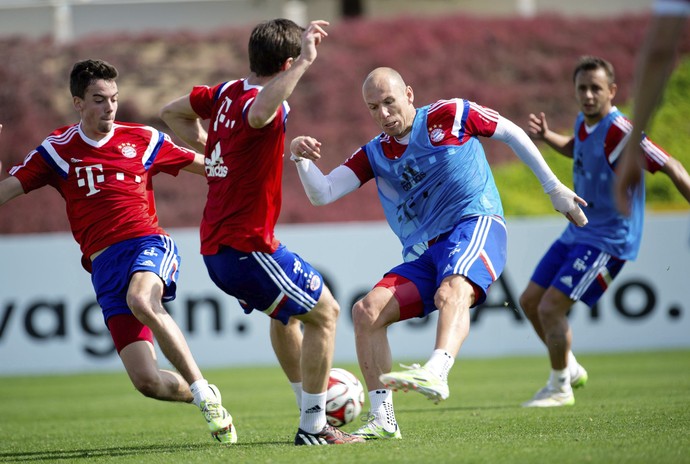Jogador holandês Robben é mordido por crocodilo em pré-temporada do Bayern