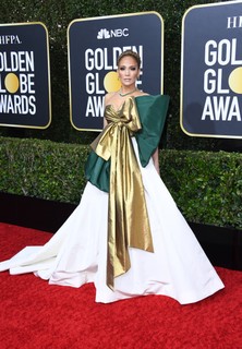Jennifer Lopez usa Valentino
