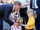 Príncipe William é parabenizado por crianças após anúncio de paternidade