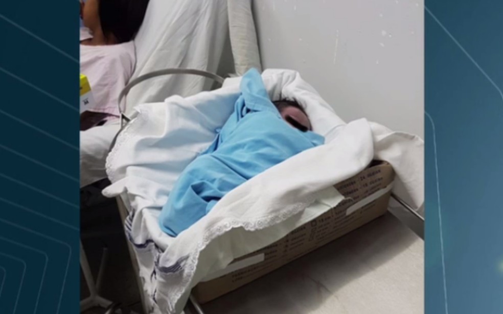 Recém-nascidos foram acomodados em caixas de papelão em maternidade (Foto: Reprodução/TV Anhanguera)