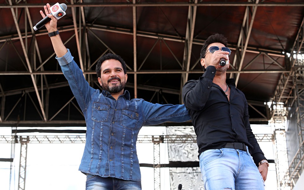 A dupla Zezé di Camargo e Luciano canta na festa de 1º de Maio da Força Sindical (Foto: Celso Tavares/G1)