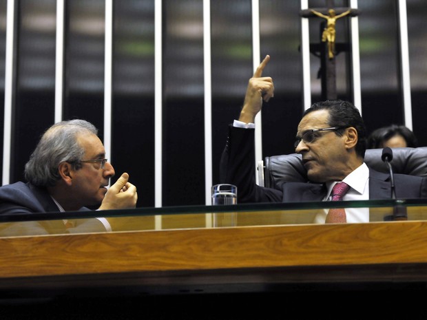 O líder do PMDB, Eduardo Cunha (esq) discutiu com o presidente da Câmara após requerimento que propõe investigação de propina na Petrobras ser retirado de pauta (Foto: Luis Macedo / Câmara dos Deputados)