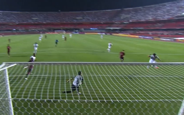 Alexandre Pato vence na enquete de gol mais perdido; Jô fica em segundo
