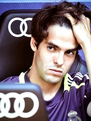 Kaká no banco de reservas do Real Madrid (Foto: EFE)