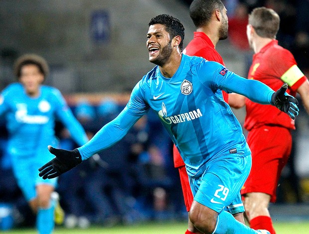 Hulk comemora gol do Zenit contra o Liverpool (Foto: Reuters)