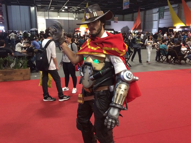 Cosplay de McCree, do game 'Overwatch', na BGS 2016 (Foto: Bruno Araujo/G1) Cosplay de McCree, do game 'Overwatch', na BGS 2016 (Foto: Bruno Araujo/G1)