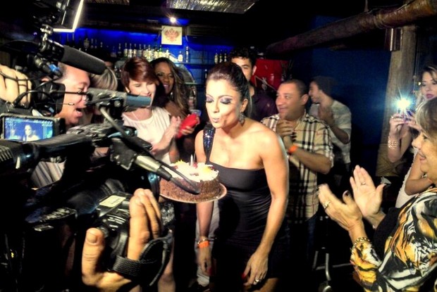Dani Sperle em sua festa de aniversário em uma boate na Zona Oeste do Rio (Foto: Léo Martinez/ EGO)