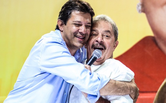 Fernando Haddad com Lula, em 2012. O ex-presidente foi decisivo na vitória (Foto: ALEXANDRE MOREIRA / BRAZIL PHOTO PRESS)