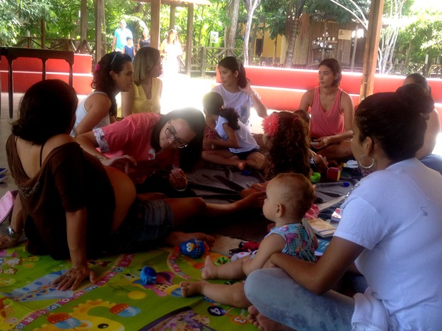 Grupo realiza reuniões quinzenais entre gestantes, mães e profisisonais (Foto: Jéssica Alves/G1)