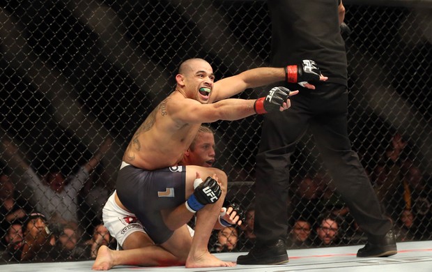UFC Renan Barão e Urijah Faber (Foto: Joe Camporeale / USA TODAY Sports / Reuters)