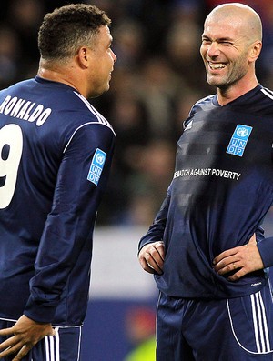 Ronaldo e Zidane (Foto: EFE)