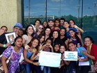 Eliéser posta foto cercado por fãs em aeroporto de Belém do Pará