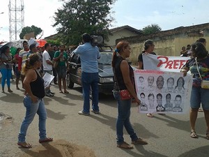 Professores realizaram caminhadas em protesto pelas ruas de Alenquer (Foto: Divulgação/Sintepp)