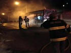 Ônibus é incendiado após morte de jovem (Reprodução/ TV Vanguarda)