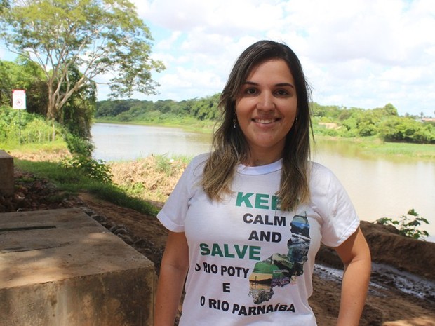 Juliana Guerra lidera campanha contra poluição nos rios de Teresina (Foto: Gil Oliveira/ G1)