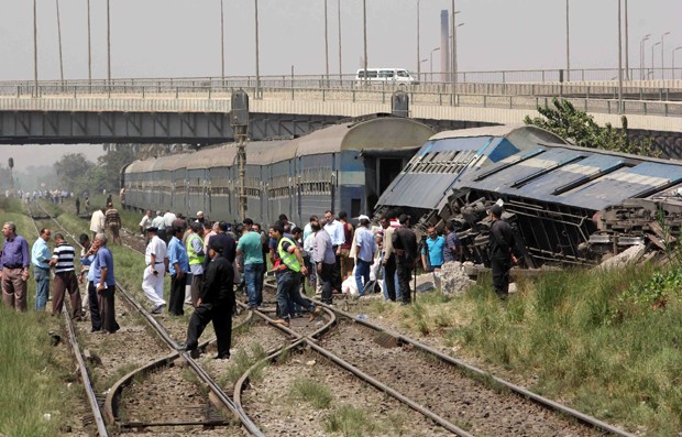 G Acidente De Trem Deixa Mortos E Feridos No Egito Not Cias