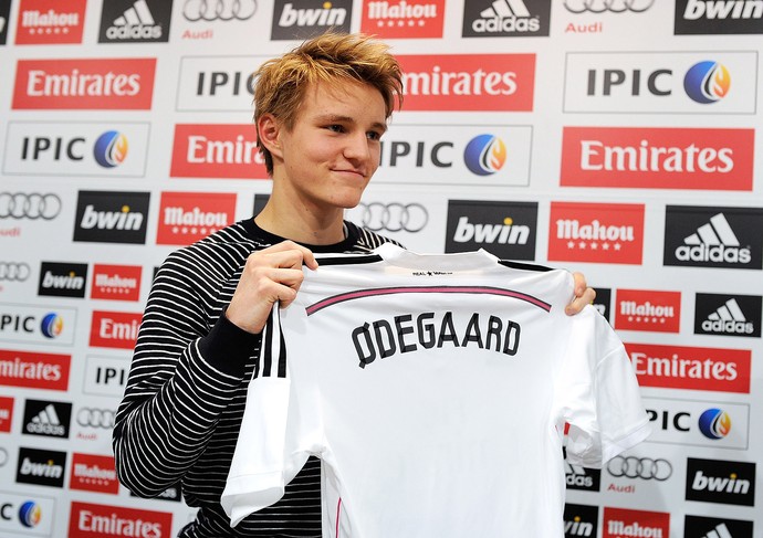 Odegaard apresentação no Real Madrid (Foto: AFP)