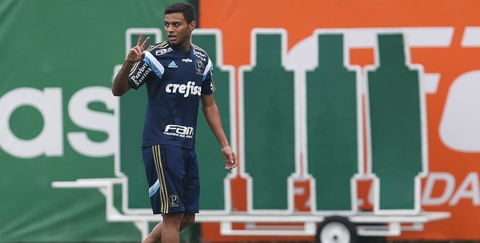 Jornalista critica contratação de Cleiton Xavier: 