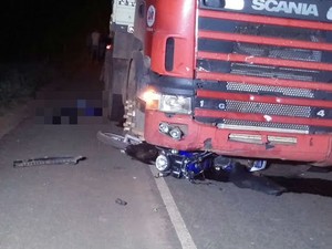 Motociclista morreu após acidente com carreta, no norte do Tocantins (Foto: Divulgação/Luiz Hernandes)