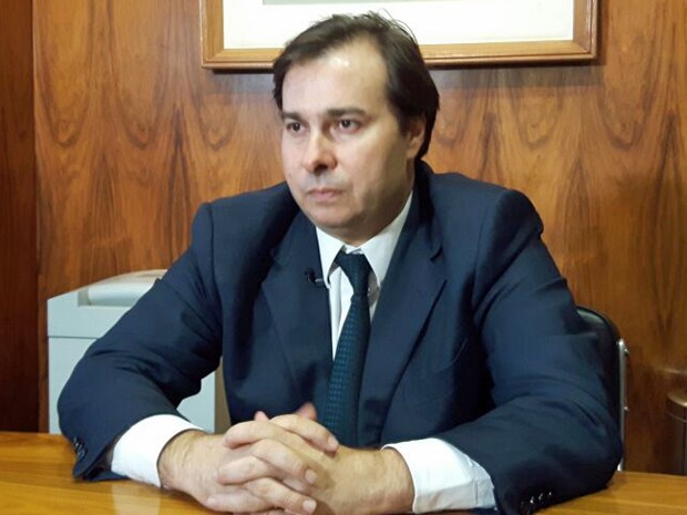 O presidente da Câmara, Rodrigo Maia (DEM-RJ), durante entrevista ao G1 em seu gabinete (Foto: Fernanda Calgaro/G1)