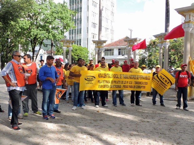Manifestantes pretendem fazer caminhada nas ruas do Recife (Foto: Marina Barbosa/G1)