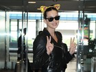 Com arco personalizado, Katy Perry faz a alegria de fãs no Japão
