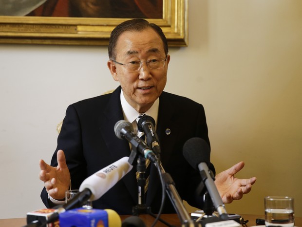 Ban Ki-moon fala a jornalistas no Vaticano sobre a agenda ambiental da ONU para este ano (Foto: Andrew Medichini/AP)