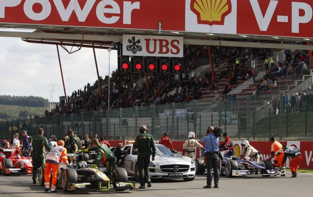 Prova da GP2 em Spa-Francorchamps precisou ser interrompida por causa de acidente de Nigel Merkel (Foto: Divulgação GP2)