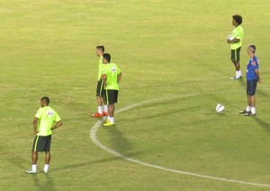 lucas lima douglas costa hulk willian treino brasil (Foto: Edgard Maciel de Sá)