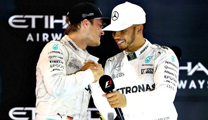Nico Rosberg cumprimenta Lewis Hamilton em Abu Dhabi (Foto: Getty Images)