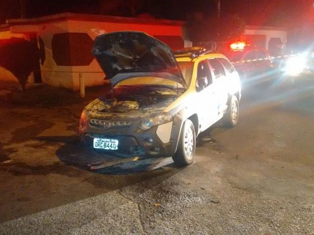 Acidente entre moto e viatura da PM em Uberlândia (Foto: CBMMG/Divulgação)
