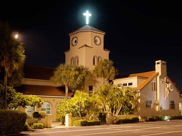 Church by the sea, igreja que lembra uma galinha na Flórida (Foto: Reprodução/churchbythesea.com)
