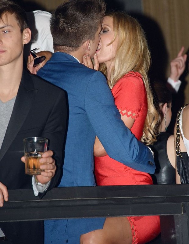 Paris Hilton e River Viiperi  (Foto: Grosby Group)