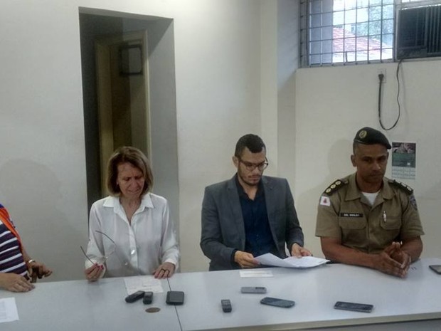 Elisa Costa decretou estado de calamidade no fim da tarde desta terça-feira, em Valadares (Foto: Diego Souza/G1) Elisa Costa decretou estado de calamidade no fim da tarde desta terça-feira, em Valadares (Foto: Diego Souza/G1)