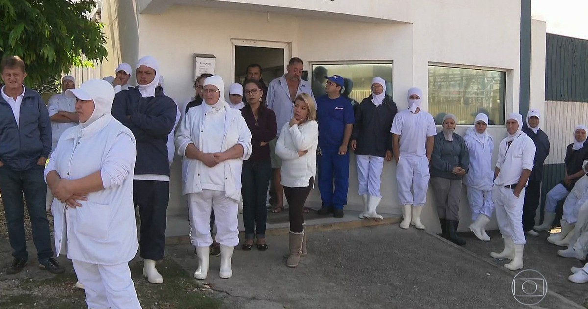 Resultado de imagem para frigoríficos demitem funcionario no parana