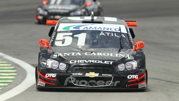 Stock Car - Átila Abreu guia o carro 51 da AMG em Interlagos (Foto: Luca Bassani/ Divulgação)